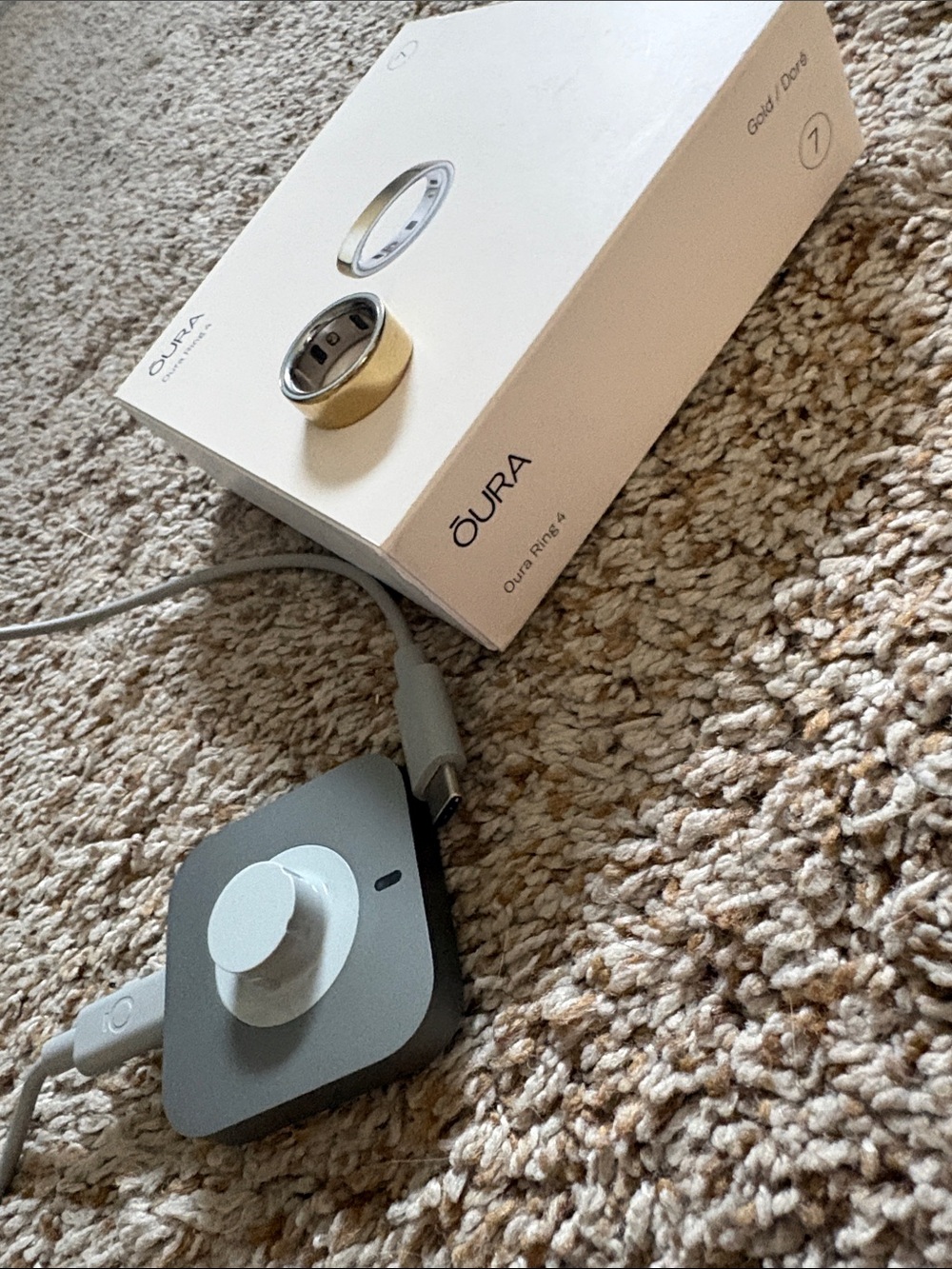 Gold oura ring gen 4 size 7 with Charger and Box